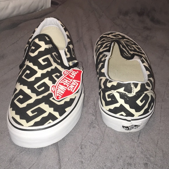 vans slip on zig zag